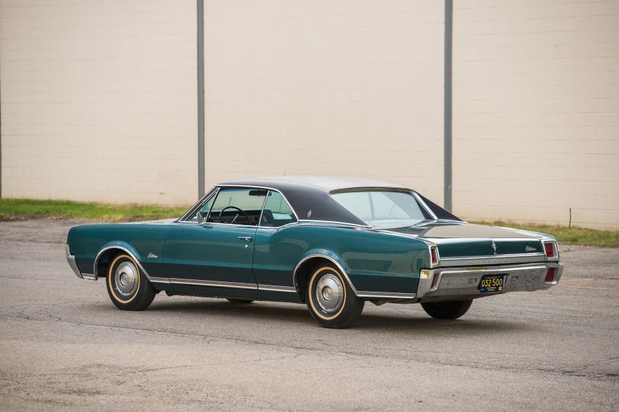  Oldsmobile Cutlass Supreme Holiday Coupe (3807) 1967 года  (фото 2 из 11)